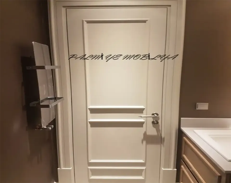 Beyaz Lake Klasik Kapı – Üç Panelli, Banyo Girişi