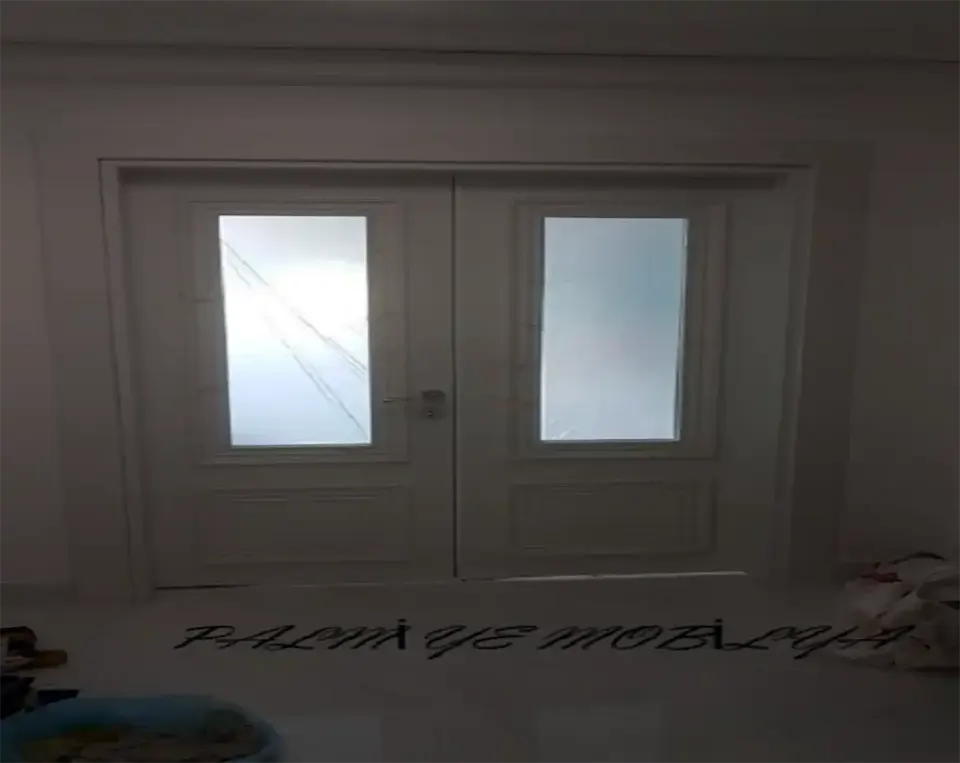 Beyaz Lake Çift Kanatlı Kapı – Buzlu Camlı Üst Panel