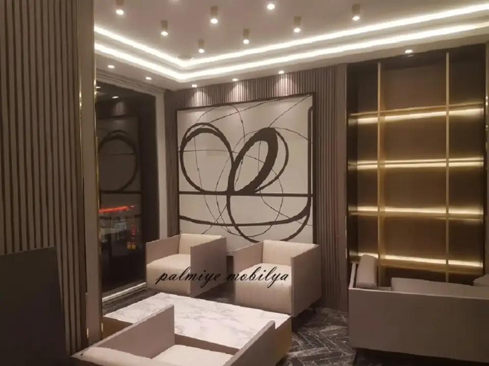 Otel, yurt ve okul mobilyaları yazısında krem koltuklu, ışıklı raflı bekleme salonu